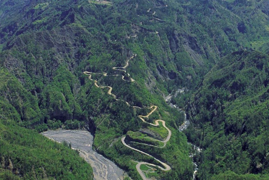 400 virages de la route pour cilaos