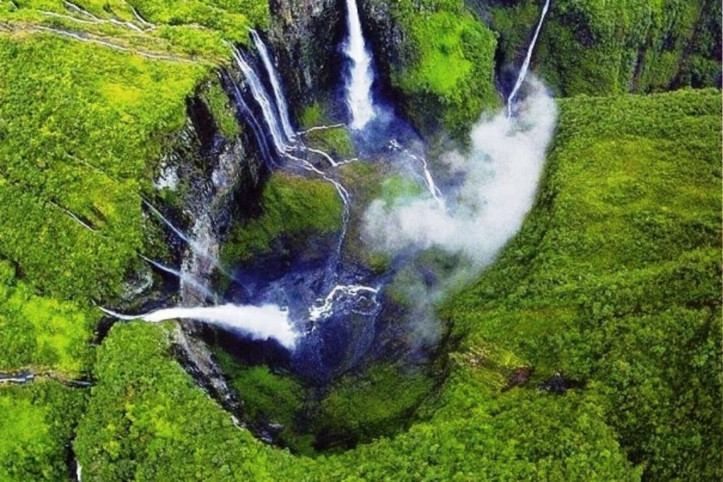 trou de fer vue du ciel ile de la réunion